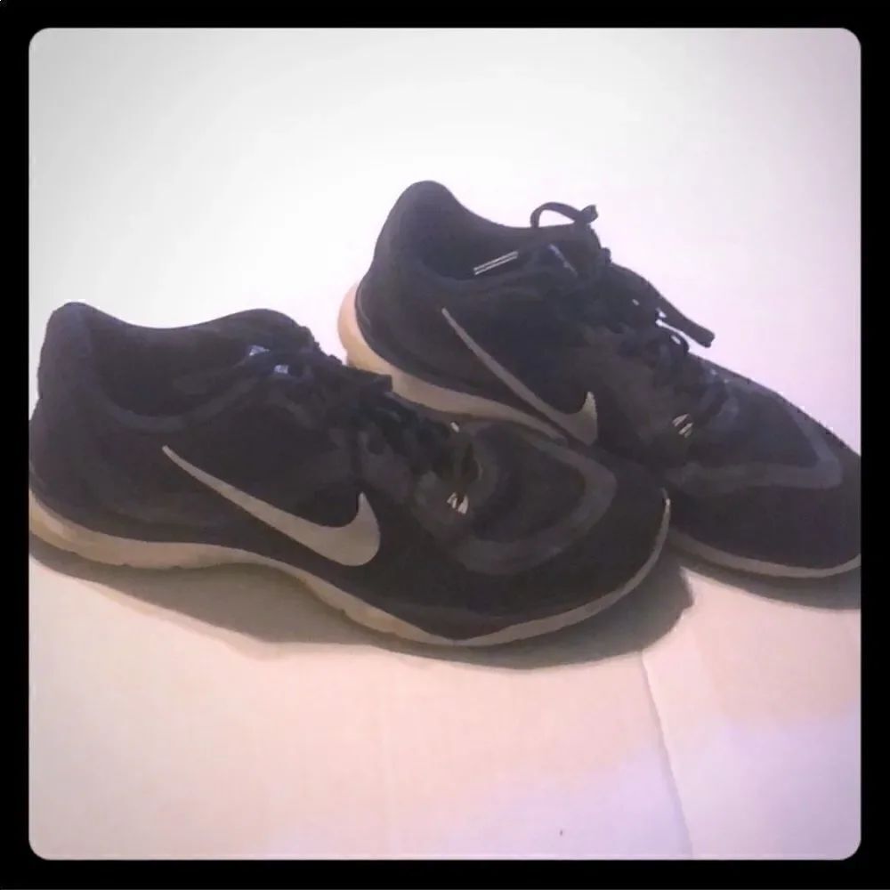 3/$15 or 5/$20 Women’s Nike size 7.5 training flex TR 6